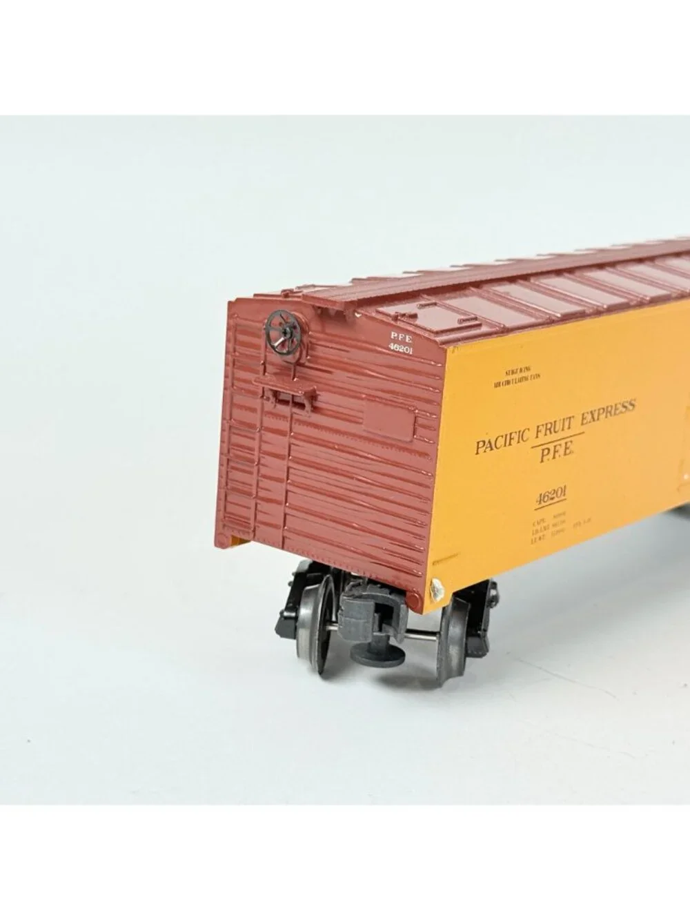 Bachmann Williams O Gauge Pacific Fruit Express 40Ft Refrigerator Car